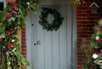 Simple But Beautiful Front Door Christmas Decoration Ideas 62