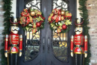 Simple But Beautiful Front Door Christmas Decoration Ideas 64