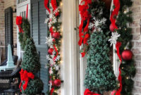 Simple But Beautiful Front Door Christmas Decoration Ideas 69