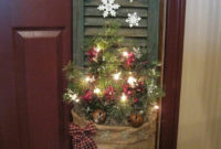 Simple But Beautiful Front Door Christmas Decoration Ideas 89