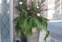 Simple But Beautiful Front Door Christmas Decoration Ideas 93