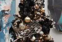 Unique And Unusual Black Christmas Tree Decoration Ideas 02