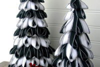 Unique And Unusual Black Christmas Tree Decoration Ideas 14