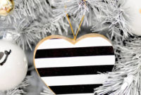 Unique And Unusual Black Christmas Tree Decoration Ideas 23