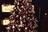 Unique And Unusual Black Christmas Tree Decoration Ideas 38