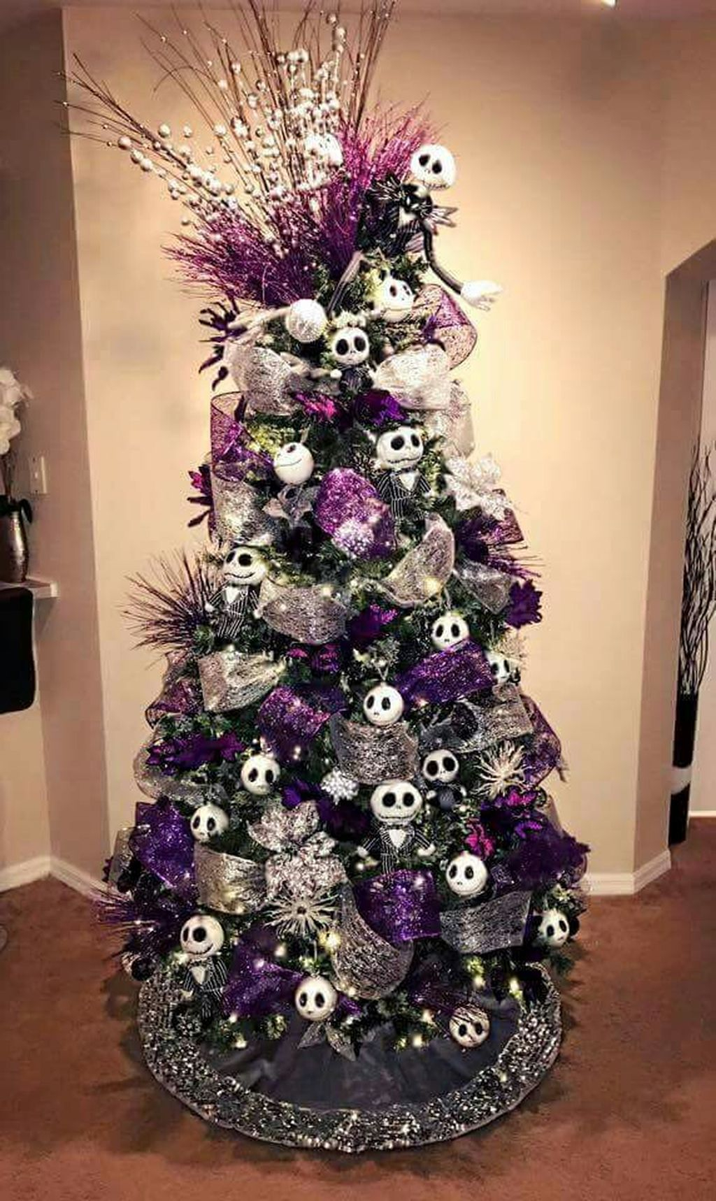 Unique And Unusual Black Christmas Tree Decoration Ideas 41