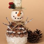 36 Brilliant Ideas How To Use Pinecone For Indoor Christmas Decoration 21