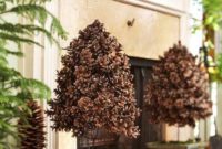 36 Brilliant Ideas How To Use Pinecone For Indoor Christmas Decoration 22