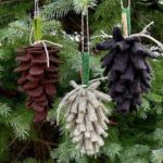 36 Brilliant Ideas How To Use Pinecone For Indoor Christmas Decoration 25