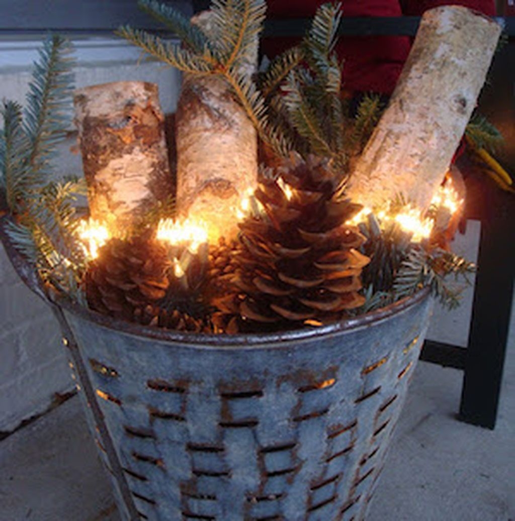 36 Brilliant Ideas How To Use Pinecone For Indoor Christmas Decoration 26