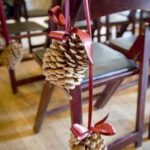 36 Brilliant Ideas How To Use Pinecone For Indoor Christmas Decoration 27