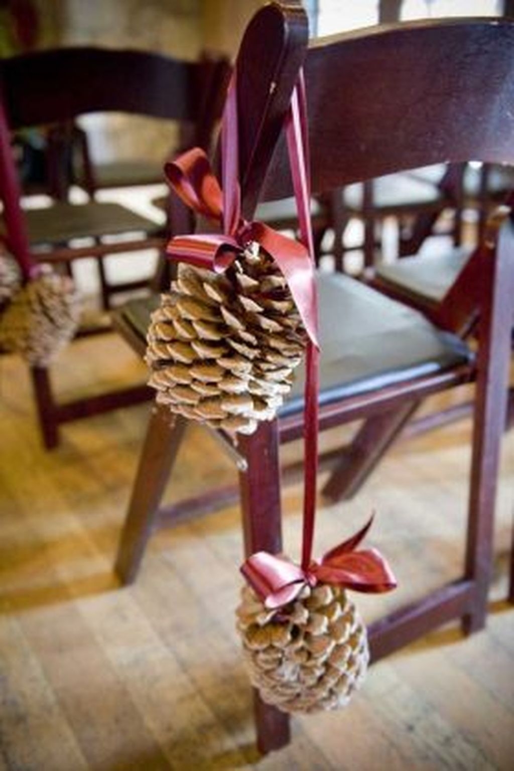 36 Brilliant Ideas How To Use Pinecone For Indoor Christmas Decoration 27
