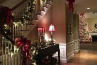 38 Cool And Fun Christmas Stairs Decoration Ideas 17