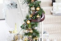 38 Cool And Fun Christmas Stairs Decoration Ideas 19