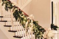 38 Cool And Fun Christmas Stairs Decoration Ideas 33