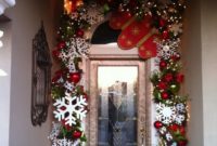 38 Stunning Christmas Front Door Decoration Ideas 01