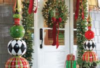 38 Stunning Christmas Front Door Decoration Ideas 02