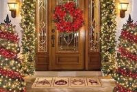 38 Stunning Christmas Front Door Decoration Ideas 03
