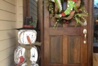 38 Stunning Christmas Front Door Decoration Ideas 13