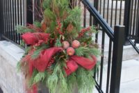 38 Stunning Christmas Front Door Decoration Ideas 15
