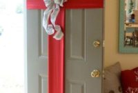 38 Stunning Christmas Front Door Decoration Ideas 21