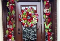 38 Stunning Christmas Front Door Decoration Ideas 38