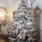 40 Ezciting Silver And White Christmas Tree Decoration Ideas 05