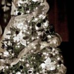 40 Ezciting Silver And White Christmas Tree Decoration Ideas 06