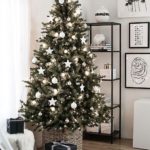 40 Ezciting Silver And White Christmas Tree Decoration Ideas 10