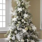 40 Ezciting Silver And White Christmas Tree Decoration Ideas 22