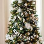 40 Ezciting Silver And White Christmas Tree Decoration Ideas 32