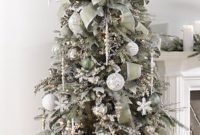 40 Ezciting Silver And White Christmas Tree Decoration Ideas 39