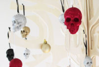 Amazing Gothic Christmas Decoration Ideas To Show Your Holiday Spirit 12