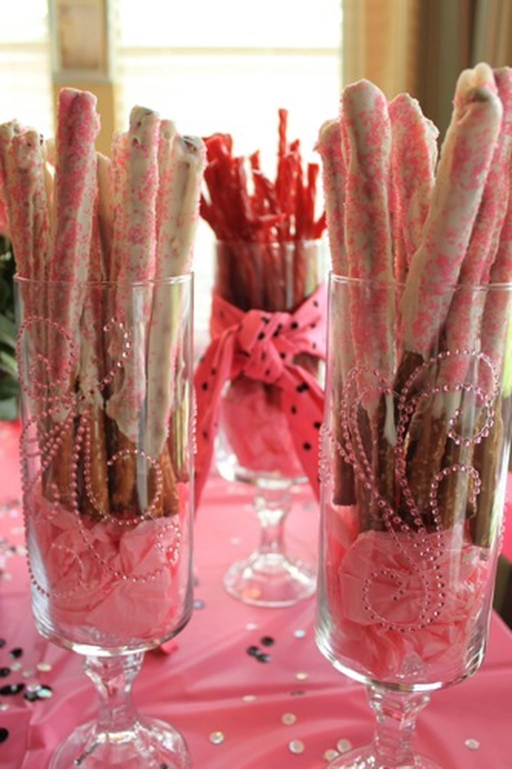 Cheap And Easy Christmas Centerpieces Ideas 12