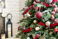 Cute And Colorful Christmas Tree Decoration Ideas To Freshen Up Your Home 07