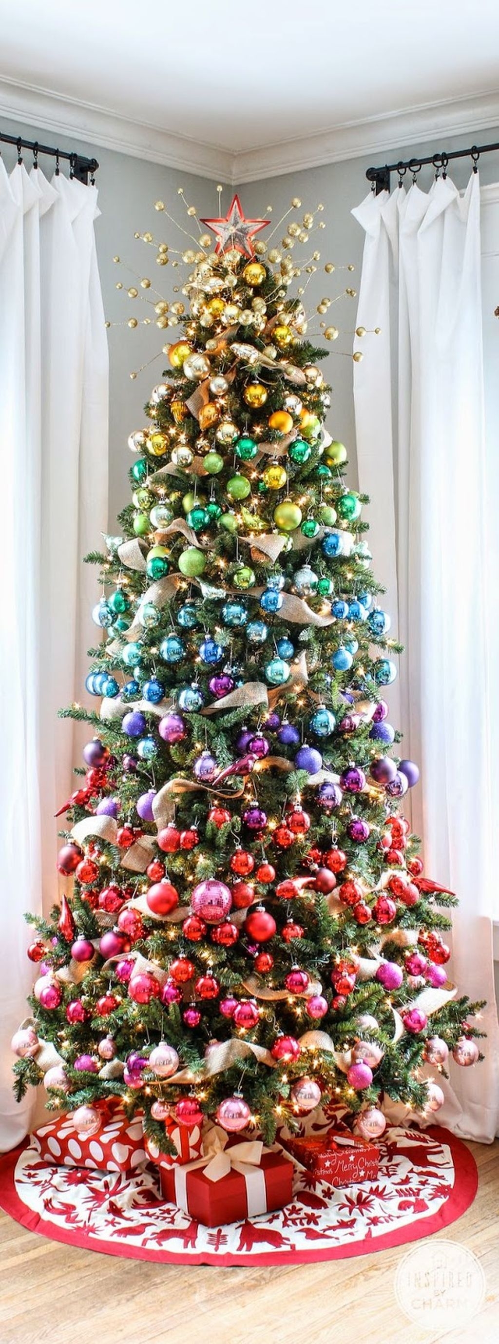 Cute And Colorful Christmas Tree Decoration Ideas To Freshen Up Your Home 16