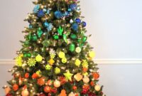 Cute And Colorful Christmas Tree Decoration Ideas To Freshen Up Your Home 18