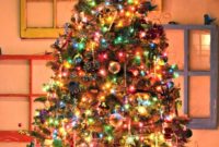 Cute And Colorful Christmas Tree Decoration Ideas To Freshen Up Your Home 38