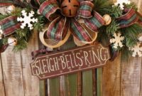 Elegant Rustic Christmas Wreaths Decoration Ideas To Celebrate Your Holiday 02