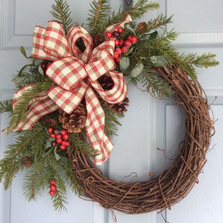 44 Elegant Rustic Christmas Wreaths Decoration Ideas to Celebrate Your ...