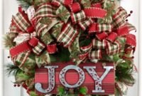 Elegant Rustic Christmas Wreaths Decoration Ideas To Celebrate Your Holiday 25