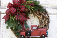 Elegant Rustic Christmas Wreaths Decoration Ideas To Celebrate Your Holiday 33