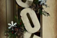 Elegant Rustic Christmas Wreaths Decoration Ideas To Celebrate Your Holiday 38