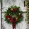 Elegant Rustic Christmas Wreaths Decoration Ideas To Celebrate Your Holiday 39