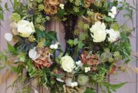 Elegant Rustic Christmas Wreaths Decoration Ideas To Celebrate Your Holiday 42