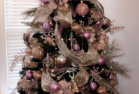 Gorgeous Pink And Gold Christmas Decoration Ideas 26