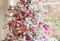 Gorgeous Pink And Gold Christmas Decoration Ideas 27