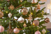 Gorgeous Pink And Gold Christmas Decoration Ideas 28