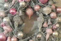 Gorgeous Pink And Gold Christmas Decoration Ideas 31