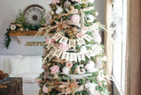 Gorgeous Pink And Gold Christmas Decoration Ideas 35